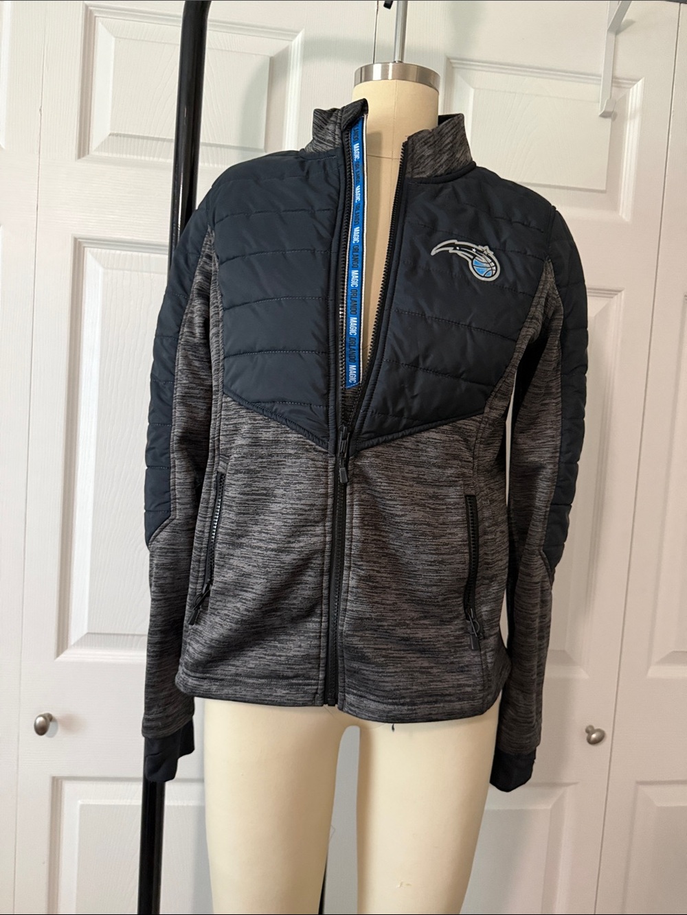 Orlando Magic Women's Hybrid Puffer Jacket - Gray/Black